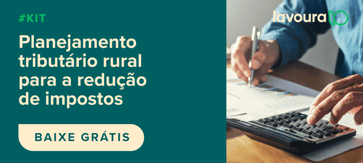 banner promocional dividido em duas seções. À esquerda, sobre um fundo verde-escuro, um texto claro anuncia um