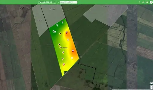 uma captura de tela da interface do software de gestão agrícola Aegro. Em destaque, um mapa de satélite de uma